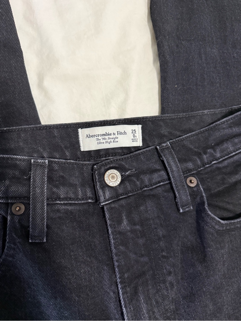 Abercrombie & Fitch women’s 90s Straight Jeans - Black